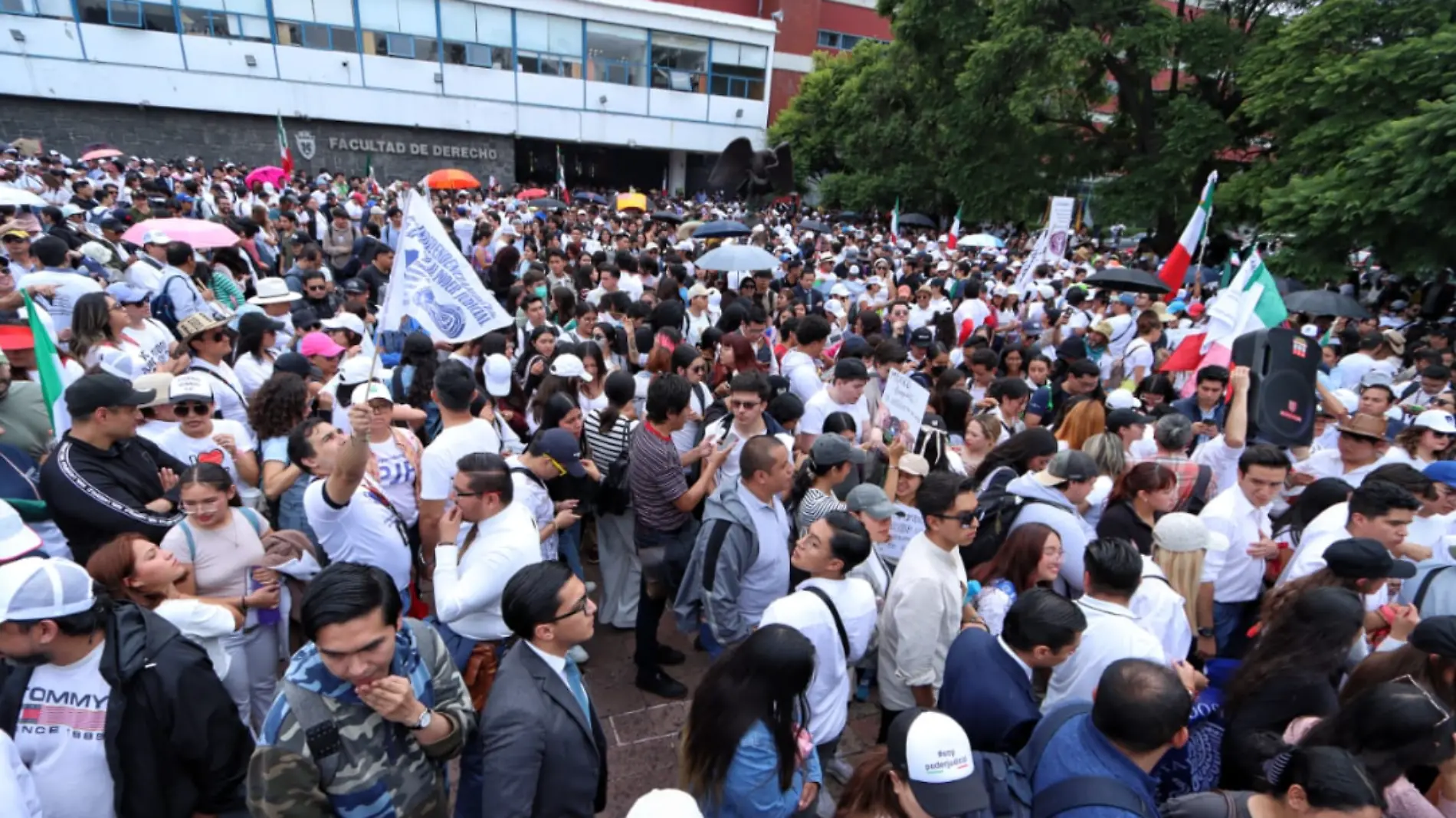 Estudiantes de derecho de la UNAM protestan contra la reforma al Poder Judicial 2 